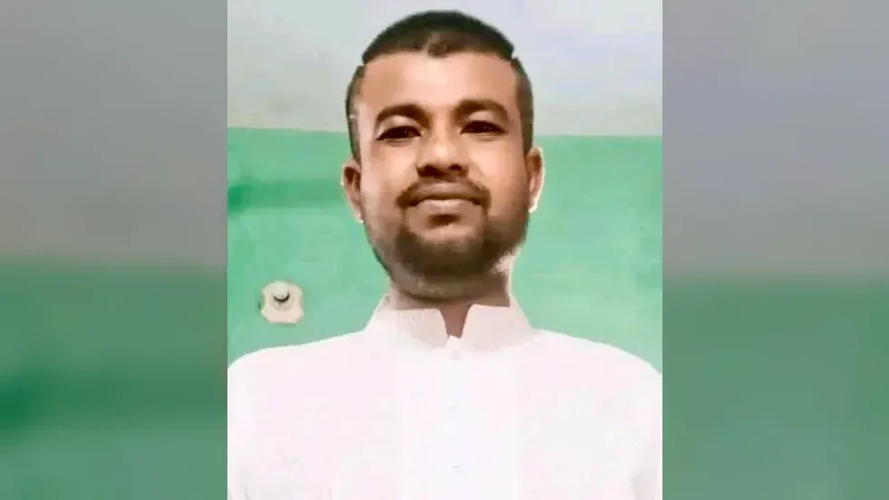 নওগাঁর মহাদেবপুরে কথিত মাদকসম্রাট ডাবলু আটক, ভ্রাম্যমাণ আদালতে ১১ মাসের কারাদণ্ড