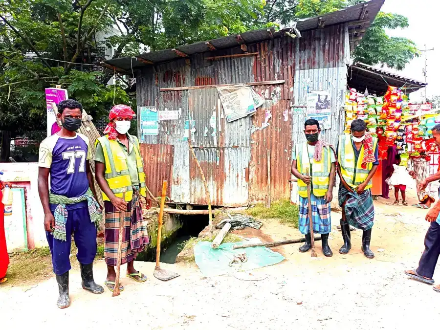 নওগাঁর ধামইরহাটে উপজেলা স্বাস্থ্য কমপ্লেক্সের গেটের সামনের ড্রেন থেকে এক নবজাতক শিশুর মৃতদেহ উদ্ধার