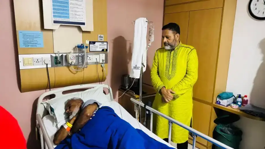 অসুস্থ আজহারুল ইসলাম মান্নানকে দেখতে এভারকেয়ার হাসপাতালে মাসুম রানা