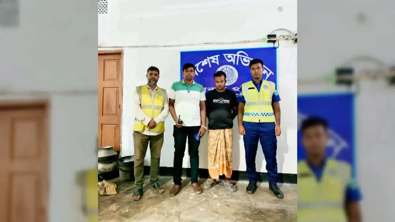 নওগাঁর মান্দায় শ্রীরামপুরে ১৫০ লিটার ওয়াশ চোলাইমদ উদ্ধারসহ রিপন গ্রেপ্তার