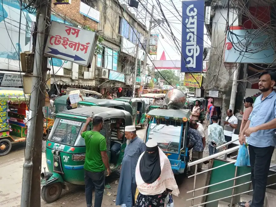 সোনারগাঁয়ের কলেজ রোডে প্রতিদিনই যানজট, চরম ভোগান্তিতে মানুষ