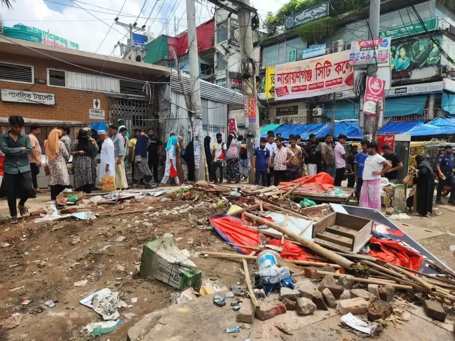 সোনারগাঁওয়ে প্রশাসনের সাঁড়াশি অভিযান, উচ্ছেদ প্রায় ১ হাজার অবৈধ দোকান