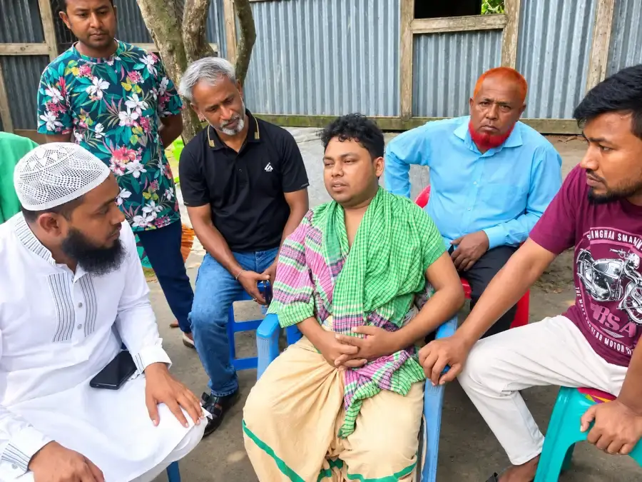 ভোটের রাজনীতির ঊর্ধ্বে মানবিকতা, অসুস্থ সুমনের পাশে চেয়ারম্যান মামুন