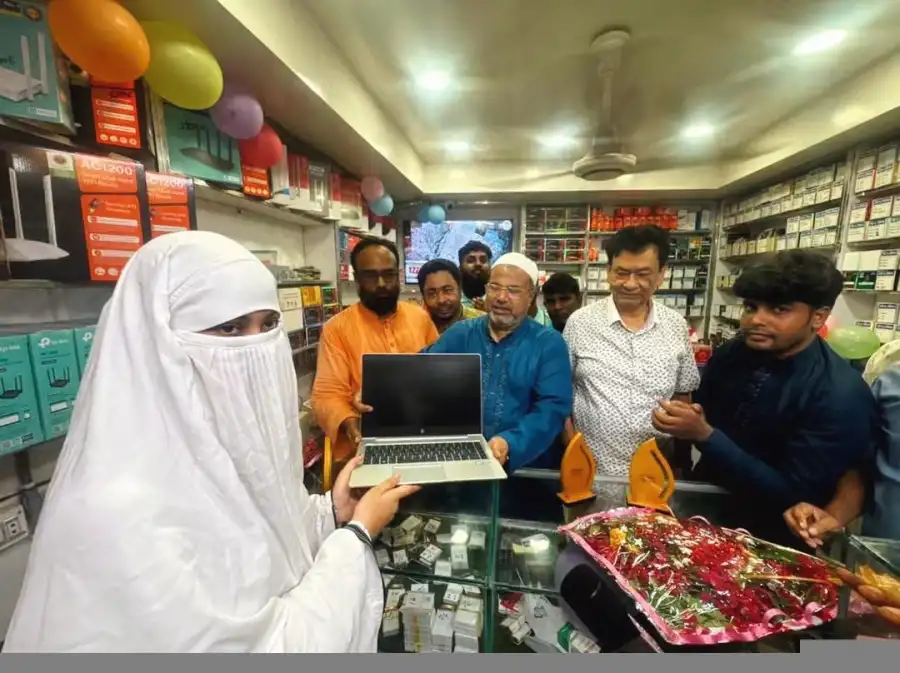 সিংড়ায় এসএসসিতে সেরা মেহজাবিন পেল ল্যাপটপ, দ্বিতীয়-তৃতীয় স্থানধারীদের মোবাইল