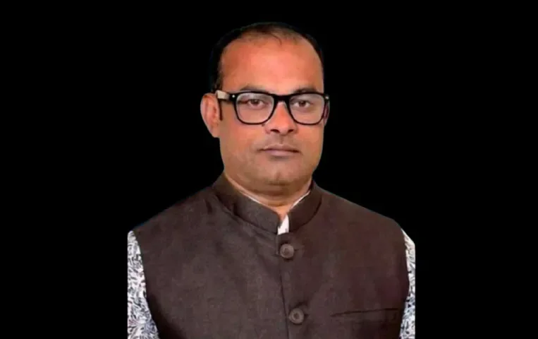 নওগাঁর মহাদেবপুর উপজেলা পরিষদের সাবেক চেয়ারম্যান যুবলীগ নেতা মাসুদসহ দু’জন গ্রেফতার