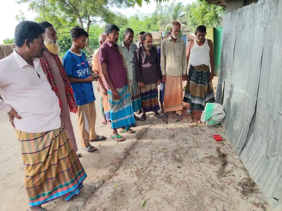 বিএনপি নেতার বাড়ির সামনে থেকে বোমাসদৃশ বস্তু উদ্ধার