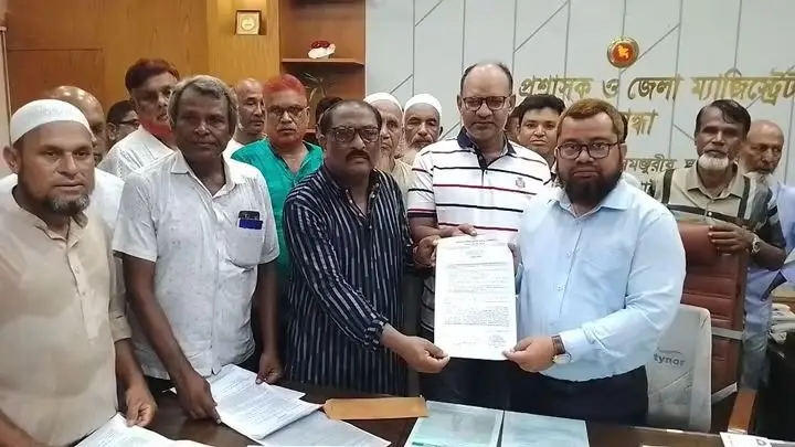 ৭ দফা দাবি আদায়ে গাইবান্ধা জেলা প্রশাসকের কাছে দলিল লেখক সমিতির স্মারকলিপি