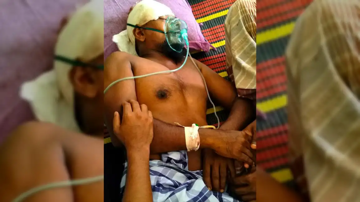 নওগাঁর মান্দায় মসজিদের ভেতরে মুসল্লি মামুনকে হাঁসুয়া দিয়ে কুপিয়ে জখম