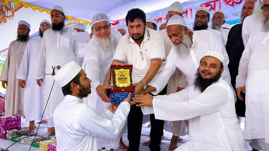 সোনারগাঁয়ে কওমী মাদরাসা আঞ্চলিক শিক্ষা বোর্ডের উদ্যোগে কৃতি শিক্ষার্থীদের পুরস্কার বিতরণ