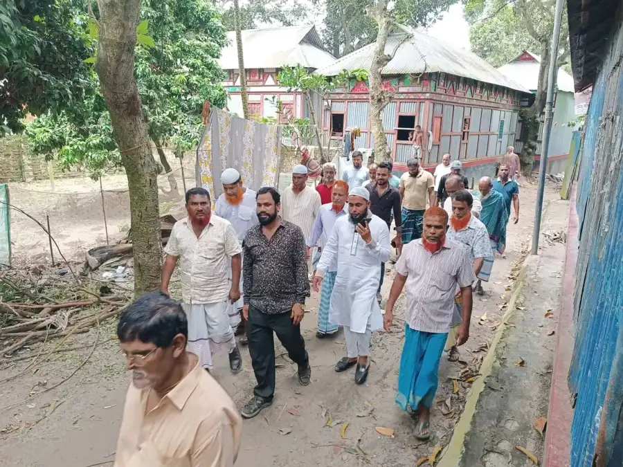 বৈদ্যেরবাজারে ৫০০ ফুট রাস্তার ইটের সলিং কাজের উদ্বোধন করলেন চেয়ারম্যান মামুন