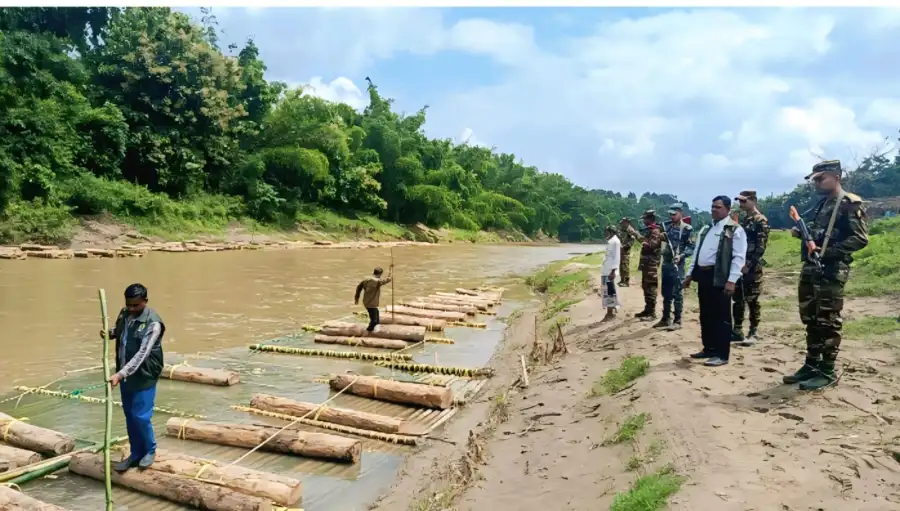 লক্ষ্মীছড়িতে সেনা অভিযান: ১৫ লক্ষ টাকার অবৈধ কাঠ-বাঁশ জব্দ 