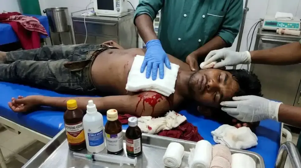 সোনারগাঁয়ে ওয়াজ মাহফিলে হামলা, যুবক গুরুতর আহত