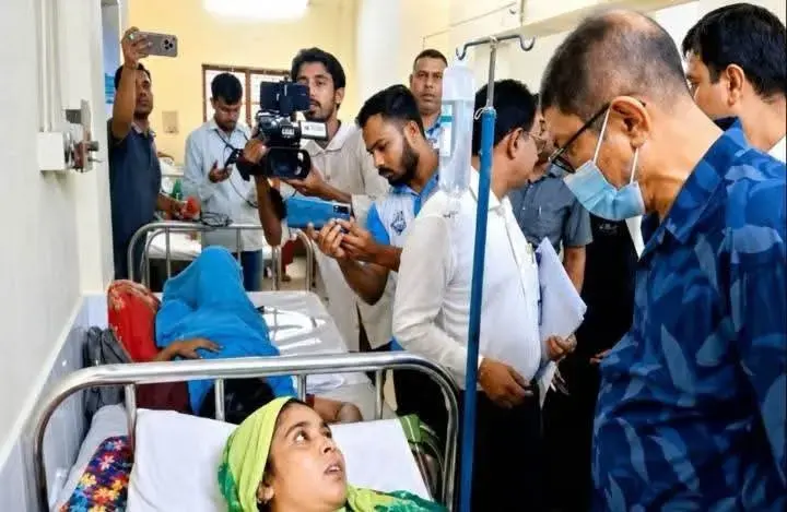 নওগাঁ ২৫০ শয্যা জেনারেল হাসপাতালে আকস্মিক পরিদর্শন স্বাস্থ্যমন্ত্রী সাখাওয়াত হোসেন