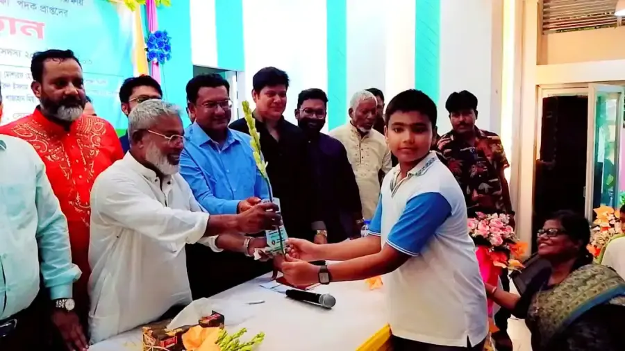 সোনারগাঁয়ে কৃতি শিক্ষার্থী ও প্রাথমিক শিক্ষা পদকপ্রাপ্তদের সংবর্ধনা