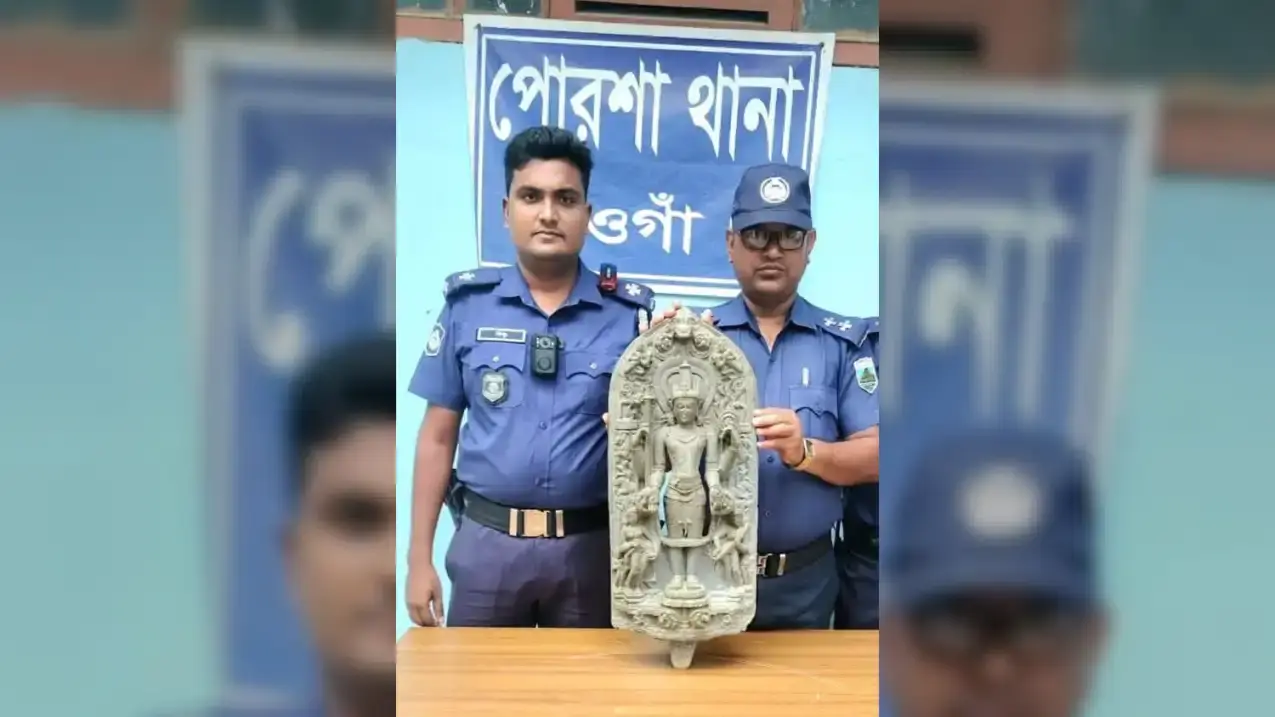 নওগাঁ পোরশায় কানাপাড়া পুকুর থেকে ২০ কেজি কষ্টিপাথরের মূর্তি উদ্ধার