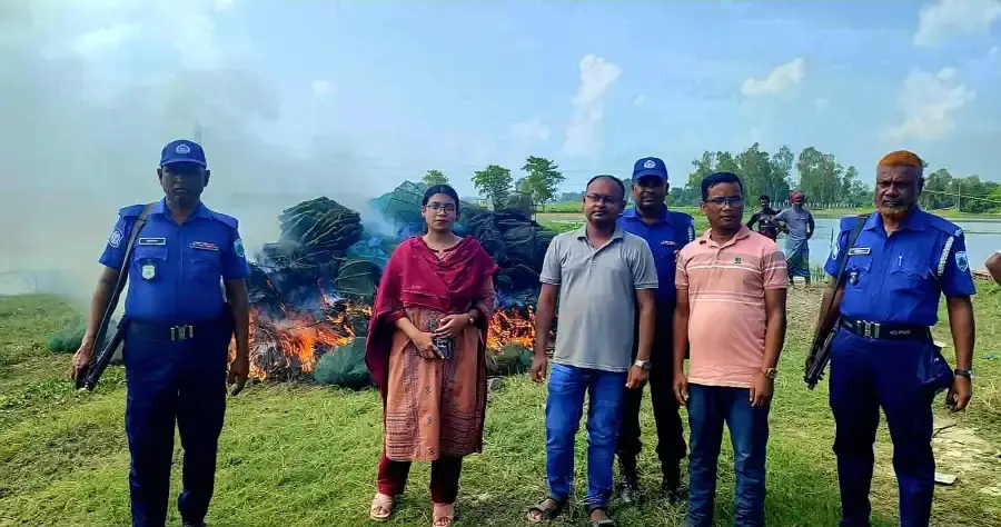 সিংড়ায় ২ লাখ টাকার নিষিদ্ধ চায়না দুয়ারী জাল জব্দ ও অগ্নিসংযোগ