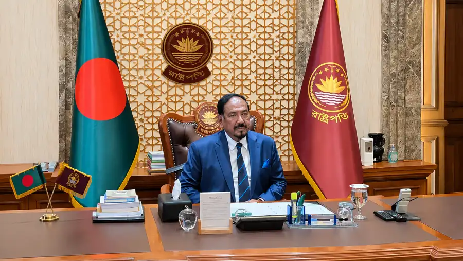 ভারপ্রাপ্ত রাষ্ট্রপতি হিসেবে বঙ্গভবনে আনুষ্ঠানিক কার্যক্রম শুরু করলেন হাফিজ উদ্দিন আহমদ