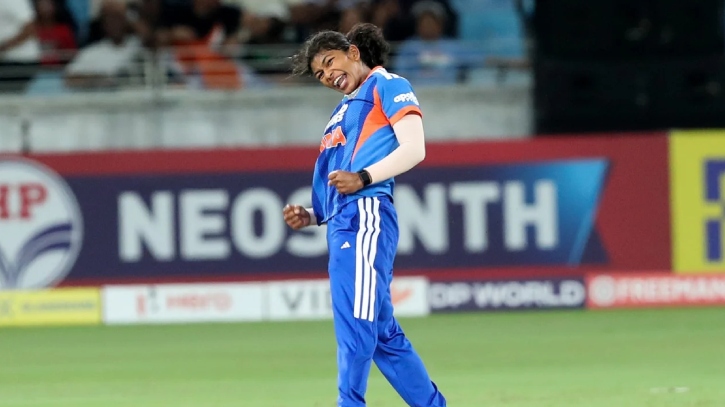 দুবাইয়ে পাকিস্তানের বিপক্ষে ভারতের সহজ জয়, সেমিফাইনালে হরমানপ্রীতরা